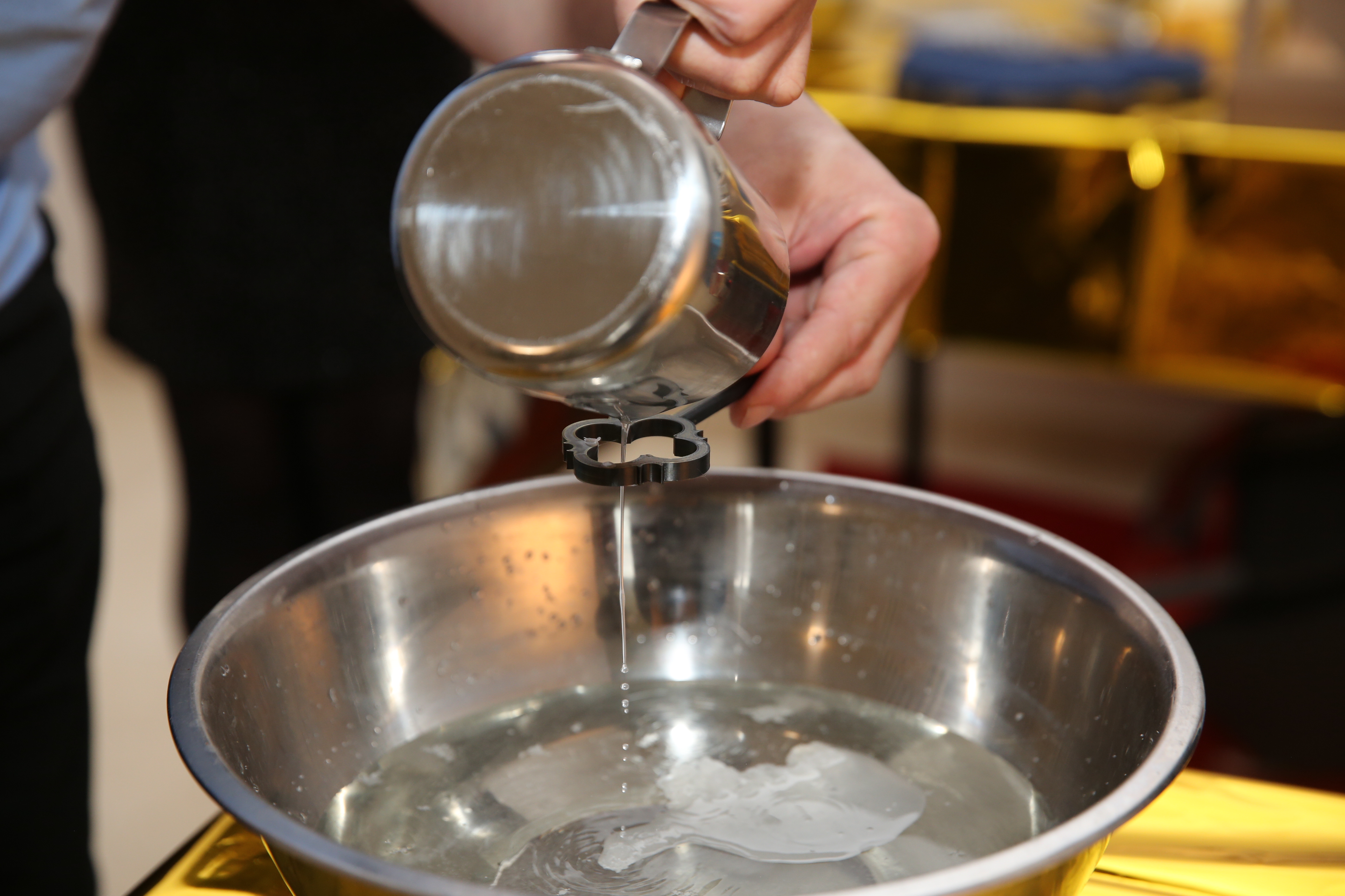 Miniatura zdjęcia: Lanie wosku